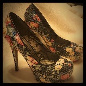 Black heels w/ Roses and sequins